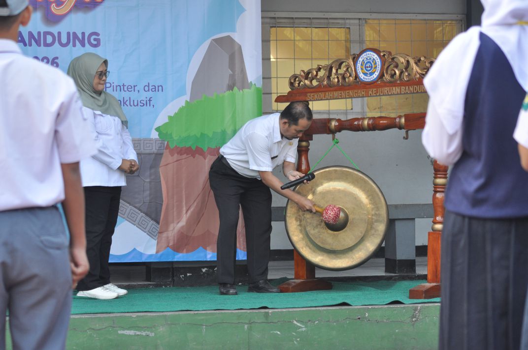 Resmi Dimulai, Apel Pembukaan Tandai Dimulainya MPLS Pancawaluya Hari Ke-1 di SMKN 4 Bandung